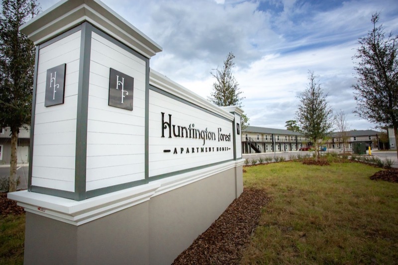 Huntington Forest Apartment Homes entrance monument sign